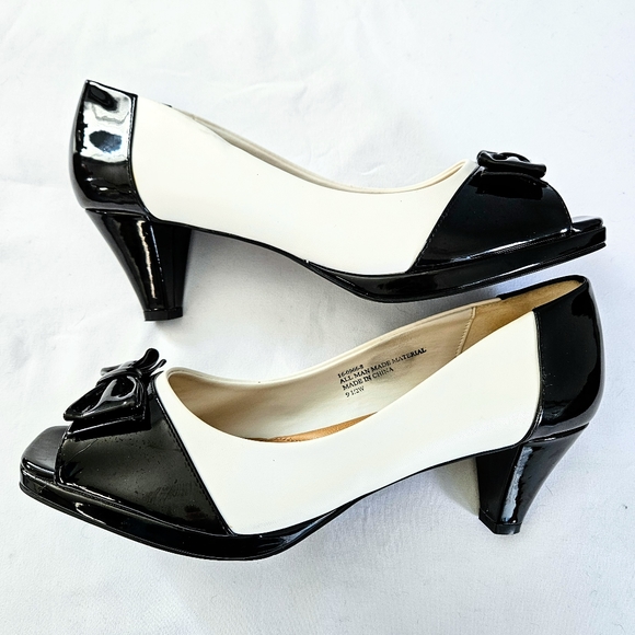 EUC Comfortview Classic B&W Vintage Oxford-style Peep Toe Pumps w/ Bow 9.5 Wide - Picture 6 of 15